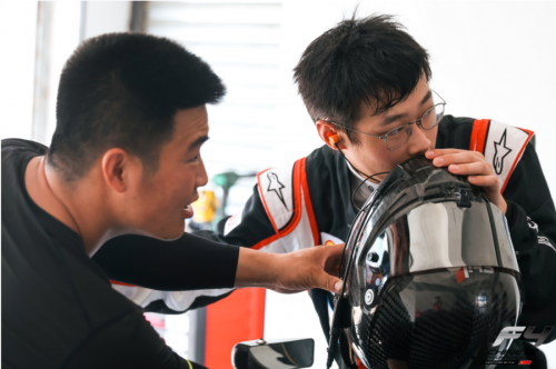 聚焦中国汽车跨界锦标赛，最美赛车手张岩携CRX首次落地中国！