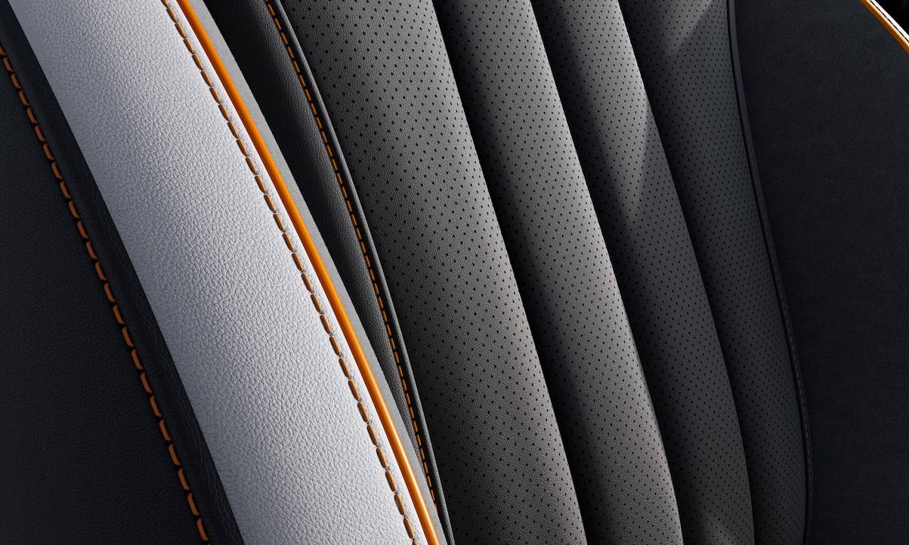 图5：福特新领裕黑曜倾橙版座椅采用“多米诺黑”搭配“粉白”相拼元素，并穿插点缀“元气橙”缝线与绲边.jpg